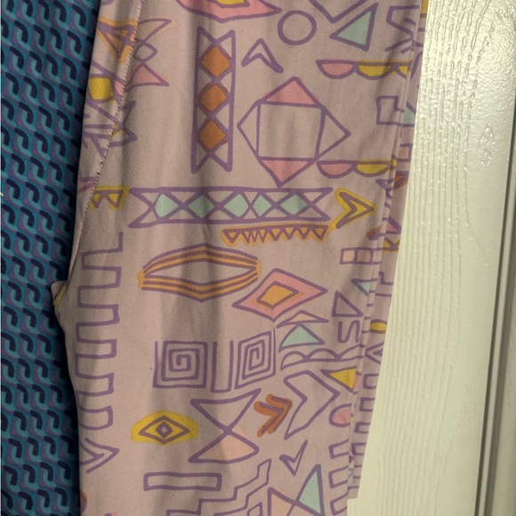 Colorful Patterned Leggings Set - Picture 2 of 14